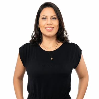 Dra. Atena Oliveira